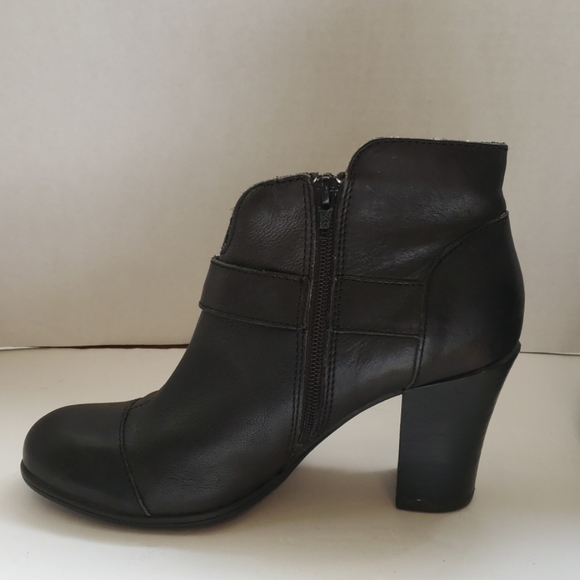 Born black leather booties - Picture 7 of 10